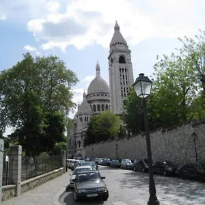 Charming In Montmartre Apartment Paris